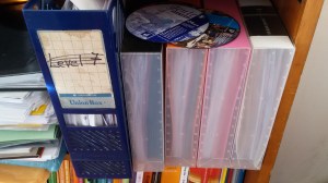 16. Archivadores con cuentos. Foto: eaTropía